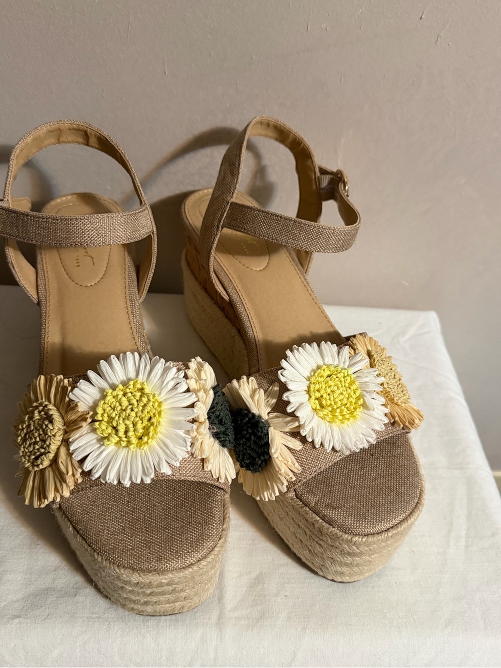 NEW Beige Floral Espadrille Wedge Sandals Size 8